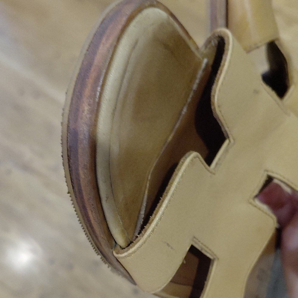 Tan Oran Sandals - Picture 3 of 4